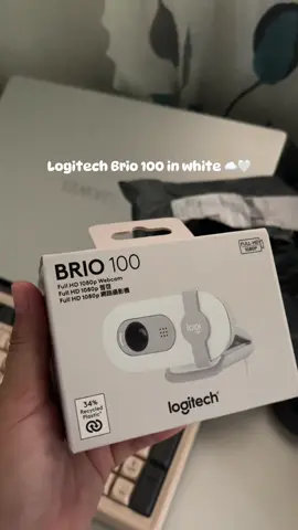 Full HD 1080p Webcam. Logitech Brio 100 white 🤍☁️ #logitech #webcam #Tech #contentcreation #digitalcontent #budgettech #techreview 
