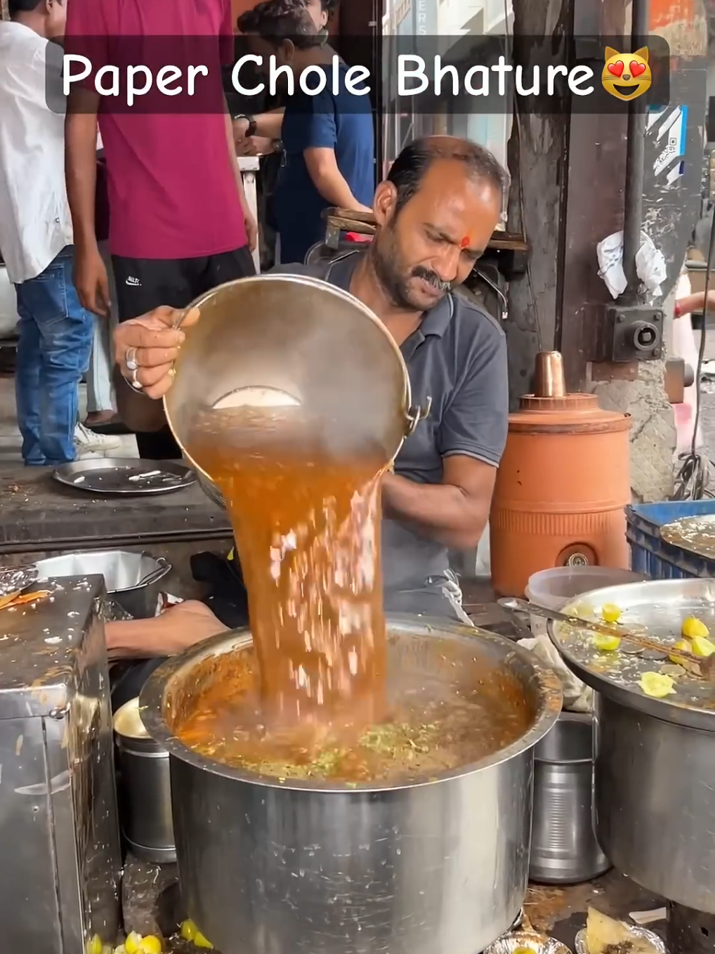 1 plate, 100 taste – bhaiya ka bhature ka jawab nahi! #IndianStreetFood #ThaliLovers #BaahubaliMeal