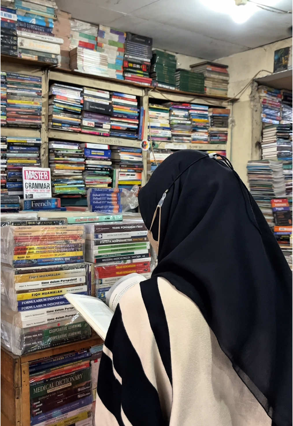 berkelana ke toko buku kwitang, jakarta!📚❤️ #fyp #bookthrifting 