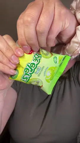 Kiwi is really good!  #amoscandytrend #amossweetstrend #viralcandy #peelablecandy #peelerz #kiwipeelerz #chiaseeds #fruitsnacks #flashsale 