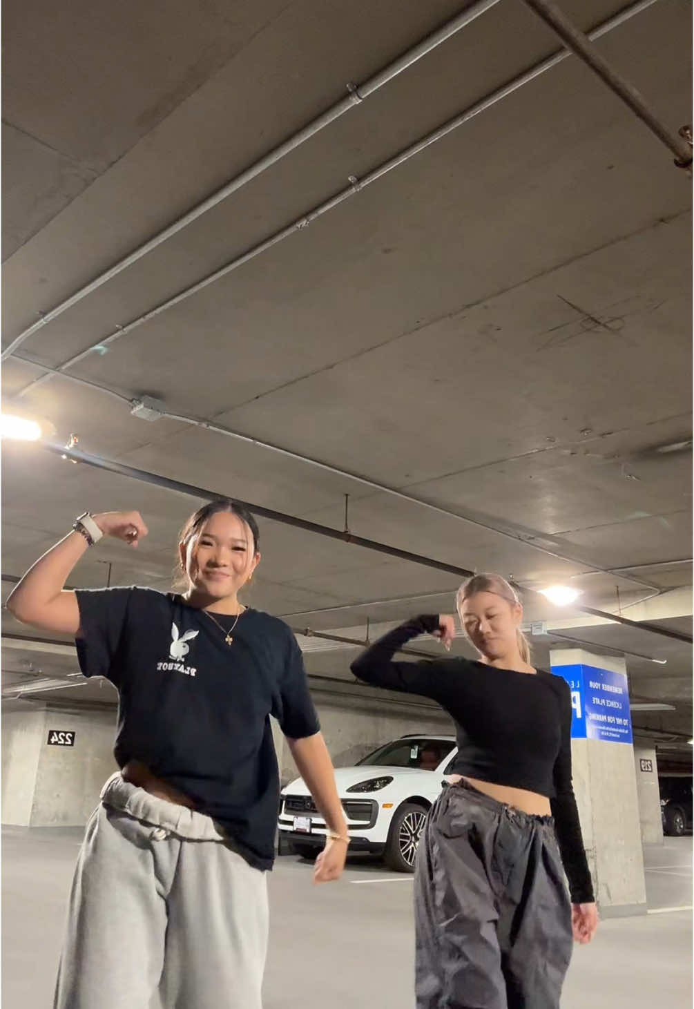 n they dive innn 🤿  @_pyingu (tag dc) #swimmingpools #divein #kendrick #kendricklamar #dance 