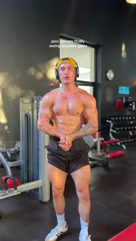 It’s taking a long time, but this is progress #fyp #muscle #workout #Fitness #hardwork #bldybuilding #shouldereoutine 