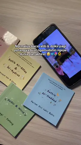 Banyak hal yang terjadi diluar kuasa kita entah itu pertolongan yang datang dari arah yang ga disangka atau masalah yang tiba tiba terjadi tanpa terlintas sebelumnya, 2 2 nya mungkin pernah kita alamin dan ini true story yang pernah aku alamin waktu itu aku lagi ada dalam masalh yang cukup besar sampe bingung harus cari pertolongan kemana, sampe akhirnya aku inget pesen orang tua buat jangan pernah tinggalin baca ratib & dzikir pagi petang seberat apapun masalahnya, dan akhirnya aku putusin buat ngamalin itu, belum ada satu bulan aku ngamalin tiba tiba bener aja pertolongan dateng dari arah yang aku ga nyangka karna kaya ga mungkin dateng dari sesuatu yg hampir mustahil.  Manusia bisa berencana tapi tuhan maha segalanya. Makanya penting buat kita bisa senantiasa deket sama tuhan 🥹✨ #ratib #ratibalhaddad #ratibulhaddad #ratibhaddad #dzikirpagidanpetang #dzikirpagi#dzikirpagidandoapembukarezeki #amalandoa #doa