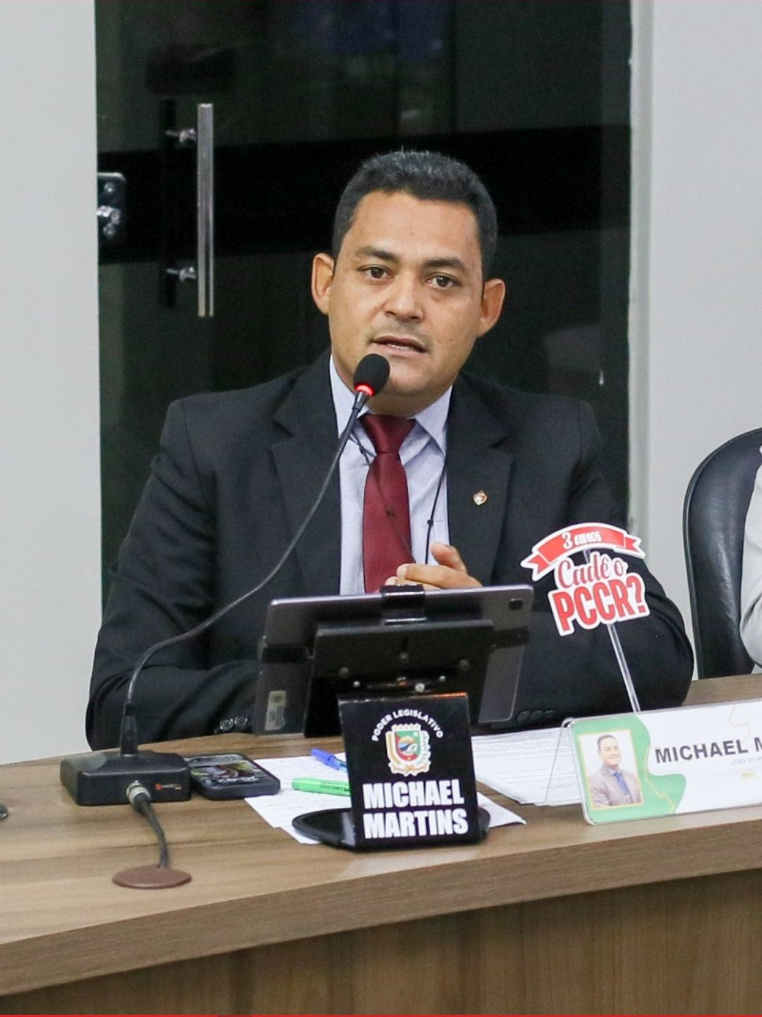 Através da luta é que se vencem as batalhas, e uma das frentes mais importantes para o povo de Várzea Alegre nos últimos anos tem sido a atuação do Ministério Público. É graças a esta atuação que vitórias como o concurso público e o barramento de alguns editais ilegais foram conquistadas, dentre tantas outras, seja pela atuação fiscalizatória, bem como pelas denúncias que são encaminhadas pelo povo. Que continuemos podendo contar sempre com este braço forte de justiça em nosso município, pois o nosso povo tem sofrido demais nas mãos de quem lucra ás custas do mal. #mandatopopular✊🏼✊🏾✊🏿 #MichaelMartins #VozDoPovo #PorUmaCidadeMelhor