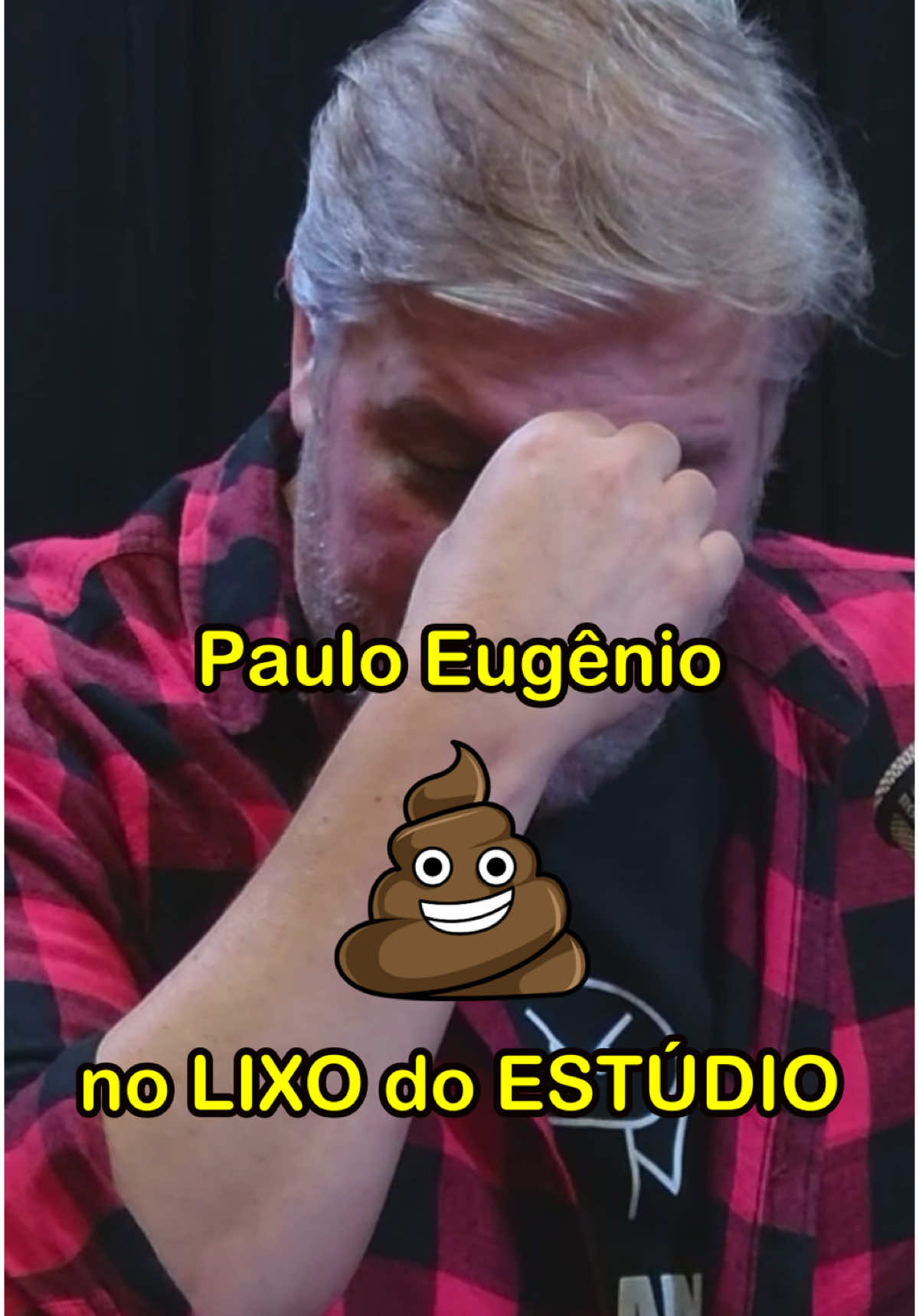 💩 “Quase caguei no lixo do estúdio…” O Paulo Eugênio contou que, num desespero pra ir ao banheiro, colocou uma música de 5 minutos e saiu correndo! Contou pro operador o que quase aconteceu… e pronto: a história virou fofoca no corredor. Resultado? Todo mundo passou a dizer que ele cagou no lixo! 😂 #RadioeMusicaPodcast #PauloEugenio #BastidoresDoRádio #HistóriasDeEstúdio #PodcastDeVerdade #CorteDoDia #RádioRaiz #FofocasDoRádio #PodcastQueValeAPena #BandFm #NativaFM #Humor