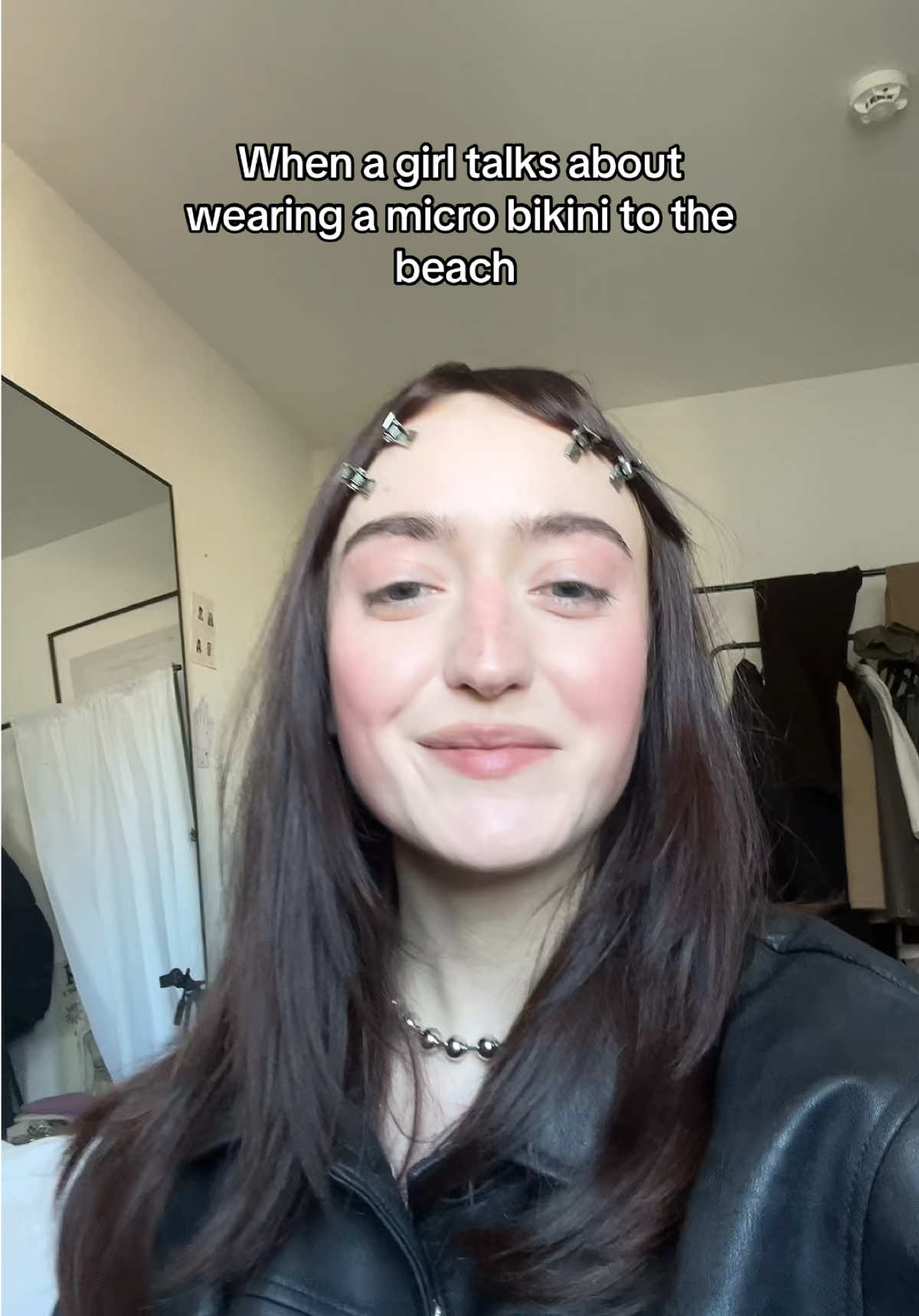 I needed a second to überlege about my reaction. Remembered about Borat #bikini #funny #borat 