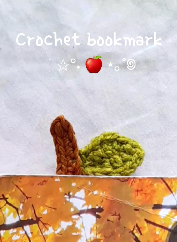crochet apple bookmark 🍎 ♡ , a little charm for your pages ♡ handmade with love , for your sweetest reads  𖤣𖥧 𓍯 pattern is mine 💕 . . . . . #Crochet #CrochetTok #CrochetBookmark #Crocheting #CrochetLover #CrochetLife #HandmadeCrochet #CrochetArt #YarnAddict #CraftTok #BookTok #BookLover #ReadersOfTikTok #Bookish #BookObsessed #Bookworm #ReadingCommunity #BookAesthetic #IGotBooks #BookishVibes #Bookmark #BookmarksOfTikTok #CuteBookmark #HandmadeBookmark #CrochetBookmarkLove #BookmarkTok #DIYBookmark #ReadingAccessories #BookishCrafts #BookmarkAddict