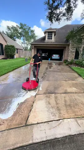 Bringing this driveway back to life, one blast at a time. Prepare for some serious satisfaction. 😎 #presssurewashing #asmrcleaning #satisfying #pressurewashingbusiness #pressurewashingtips  #pressurewashingbuisnesstips  #pressurewashingforbeginners  #pressurewasher #pressurewashingvideo #pressurewashingequipment  #pressurewashingchemicals  #pressurewashingtipsandtricks 