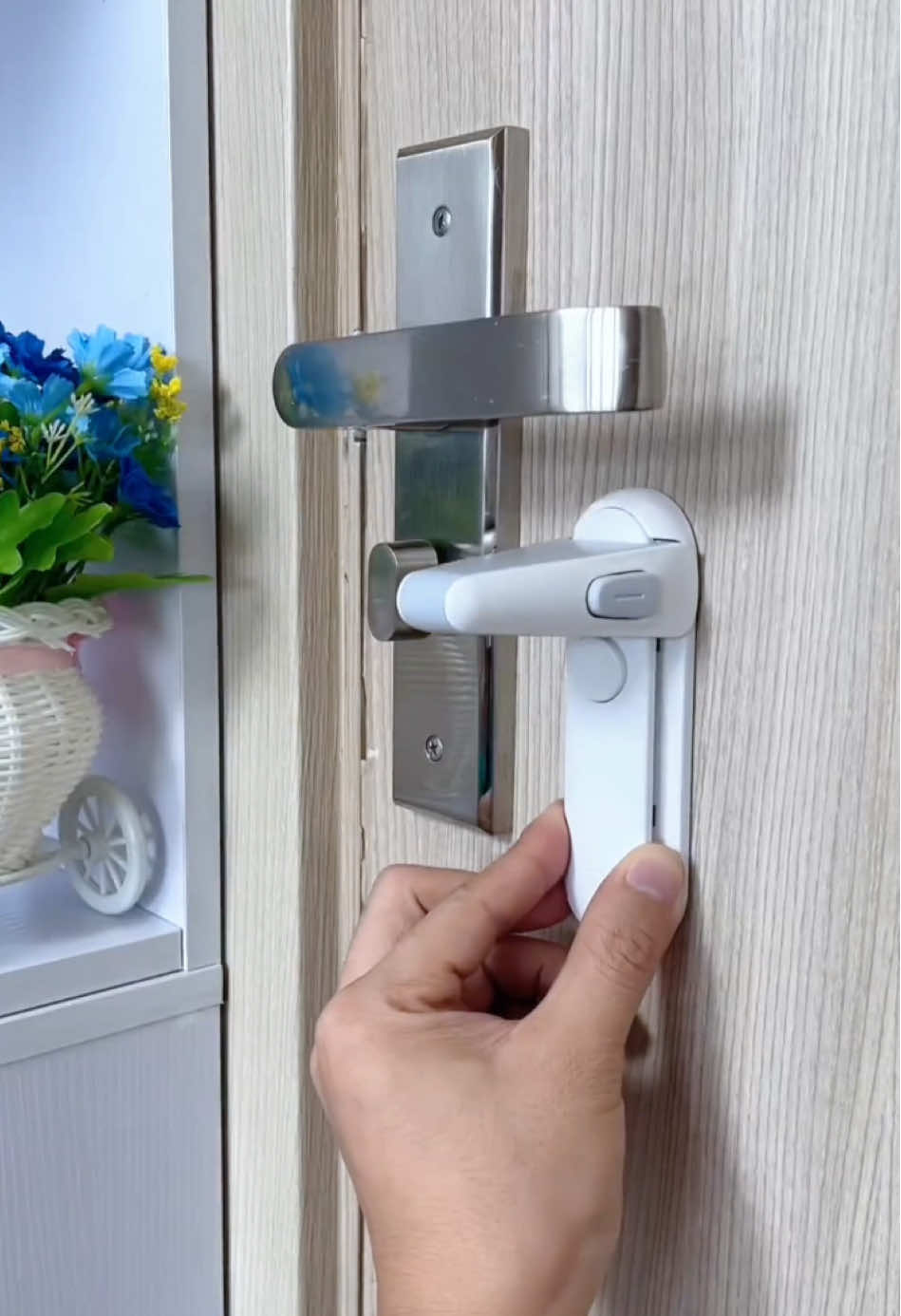 No one can open this door😏#gadgets #coolstuff #coolgadgets #product #shopping #amazonfinds #favoritefinds #LearnOnTikTok #tiktokmademebuyit #fyp 