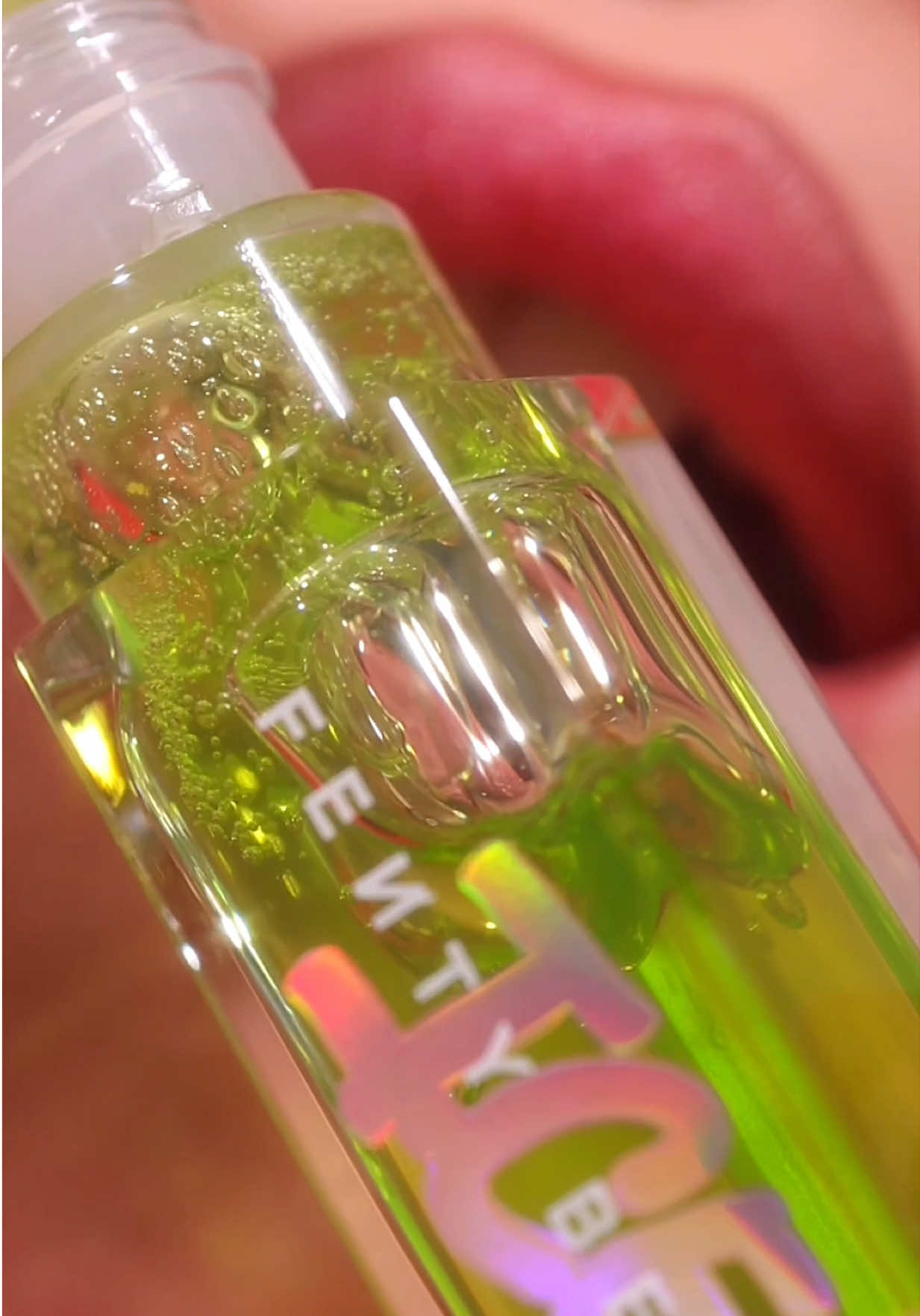 🥒 🧊  @Fenty Beauty  . AD ( gifted)  . . . #fentybeauty #fenty #glossbomb #lipgloss #lipswatch #makeup#makeuptok 