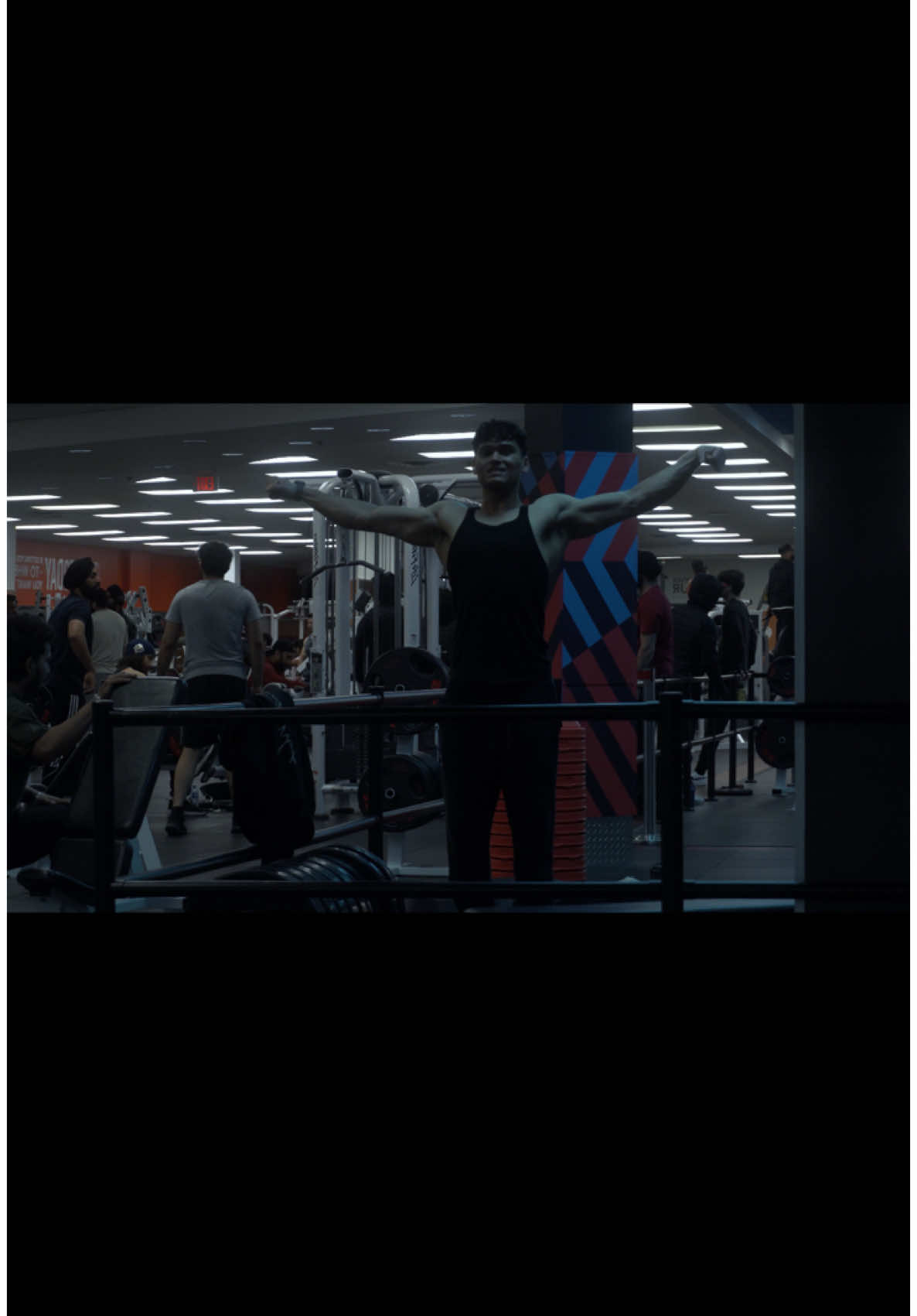 js the boring guy.. #gymcinematic #gymrelatable #relatablereel #cinematography #darkaesthetics #blueaesthetics #backdayworkout #abs 
