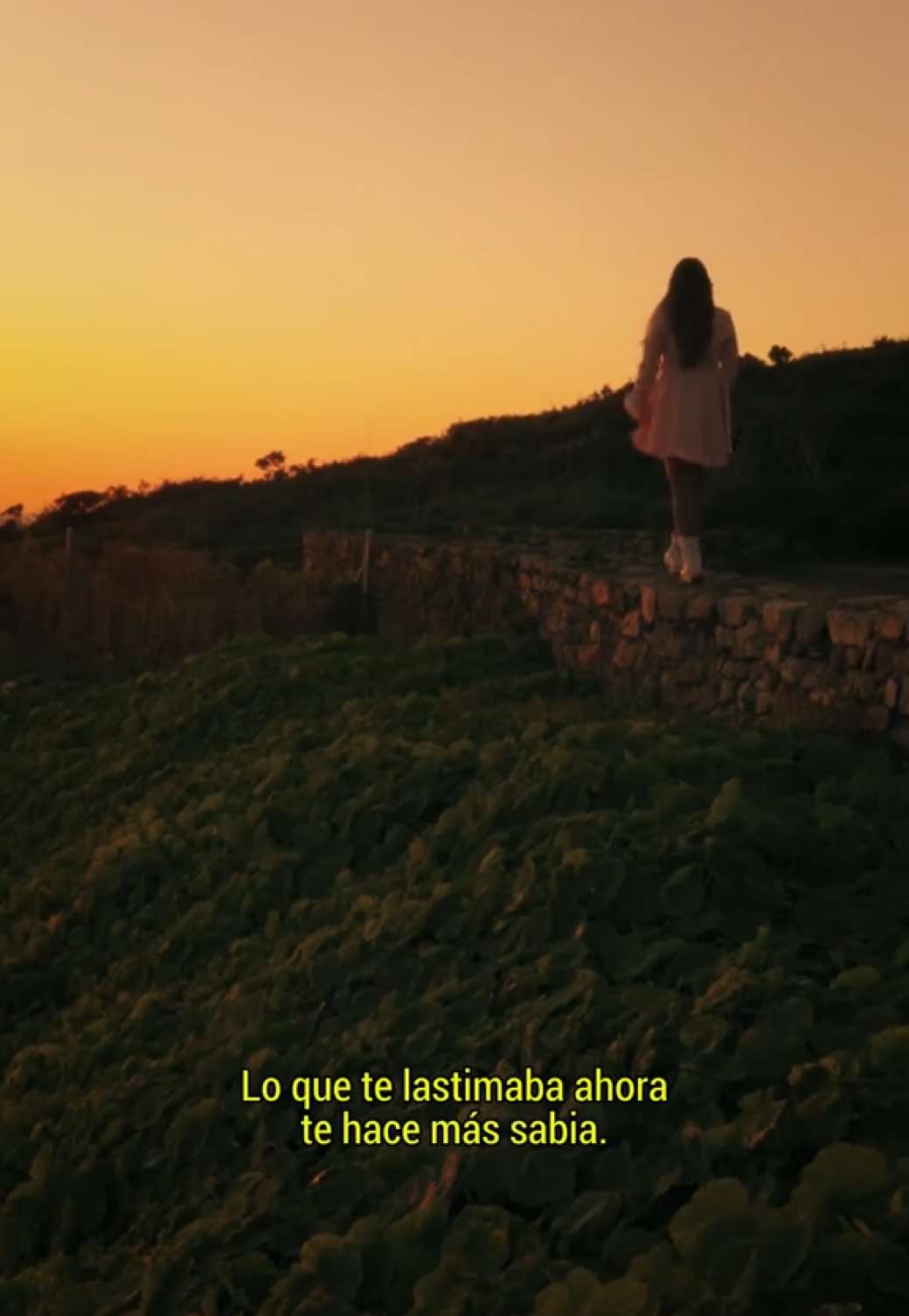 🔥 Todo lo que vino a romperte… también puede transformarte. Eres alquimista de tu historia. El dolor no fue el final, fue el inicio de tu fuerza. ¿Ya sabes qué desafío te convirtió en poder? 🏷️ #alquimiainterior #SanarEsTransformar #KatheYoguiPoder #resilienciafemenina #luzenlasombra #mujerimparable 