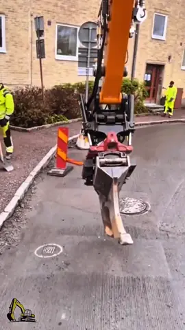 Khi người và máy móc hợp nhất #xuhuong #excavator #operator_excavator #mayxuc #amazing 
