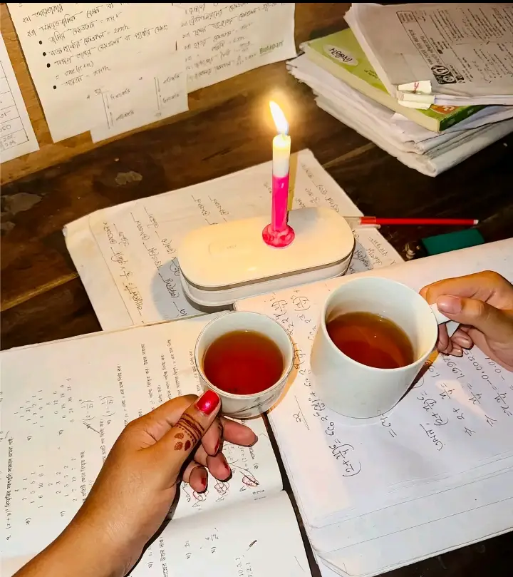 তারপর আবার কি । ১৩ মে সকাল ৮:৩০ মিনিট  শেষ বারের মতো রিভিশন দিয়ে পড়ার টেবিল থেকে ওঠে যাবো। শেষ বারের মতো স্কুল ড্রেস টা পড়ে নাস্তা খেয়ে পরীক্ষার হলের উদ্দেশ্য রওনা হবো  ঘড়ির কাটা যখন ১:১৫ তখন সবাই তাড়াহুড়া করে পরীক্ষার হল থেকে বের হবো ।তারপর সবার সাথে একটু হাসি ঠাট্টা করে বাসায় চলে আসবো।❤️‍🩹 কিন্তুু আমরা তখন ও বুঝতে পারবো না এখানেই শেষ হলো আমাদের সোনালী তম অধ্যায়, আজ থেকে কয়েক বছর পর যখন মনে পড়বে তখন আফসোস করে বলবো ইশ  যদি আরেকটু সময় তাদের সাথে কাটিয়ে আসতাম, আরেকটু সময় যদি বসতাম কতই না মজা হতো। 😅😥😩#ssclastxm #ssccandidate 
