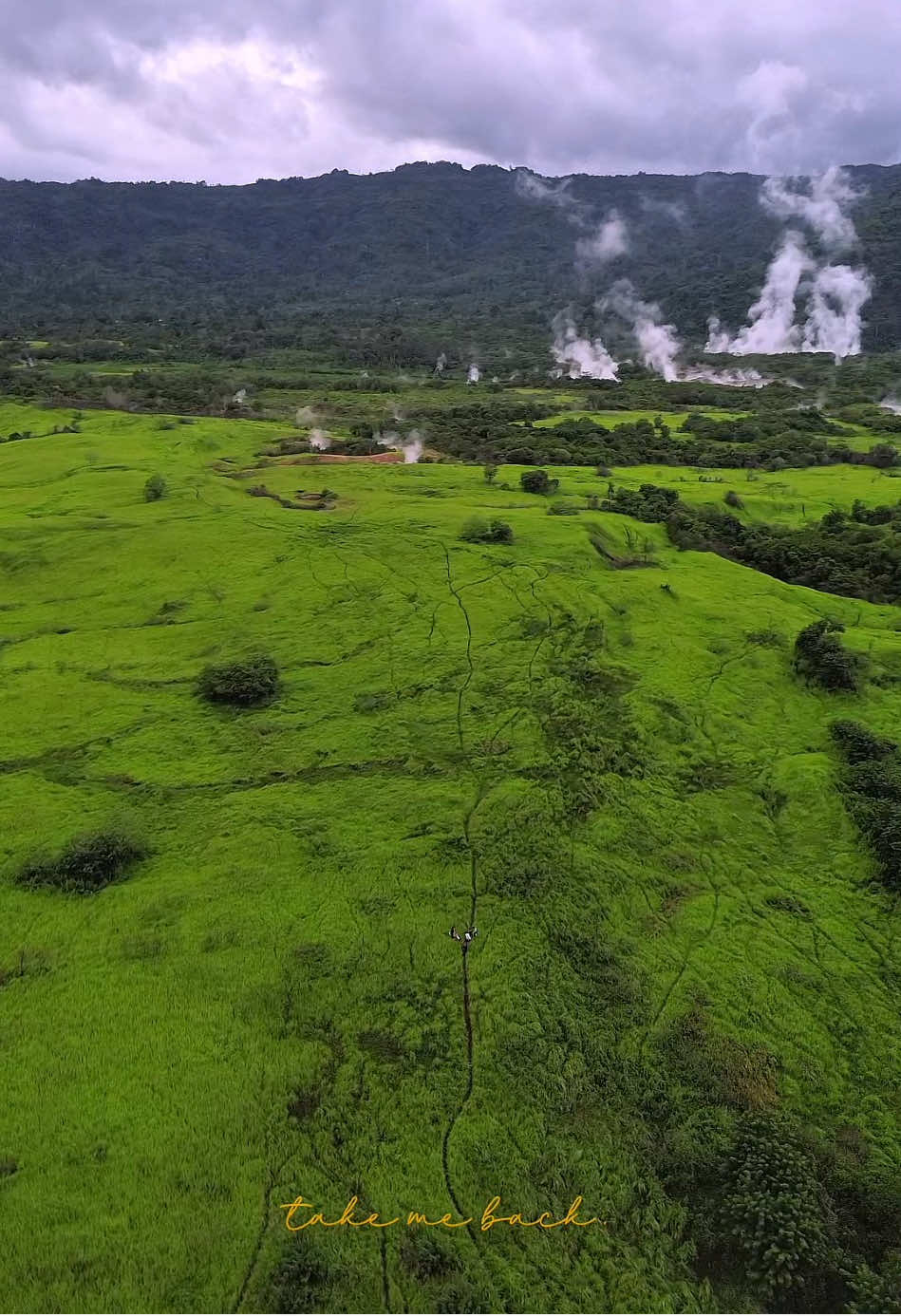 berinteraksi dengan alam memanjakan tenggorokan hidup.  Kalian dapat salam dari ujung barat lampung.🌿⛰️🏞️ #alam #mangu #wonderfulplaces #wonderfulindonesia #lampung #wisatalampung #lampungpride #lampungbarathebat #suoh #lampungtiktok #lampunggeh #fyp 