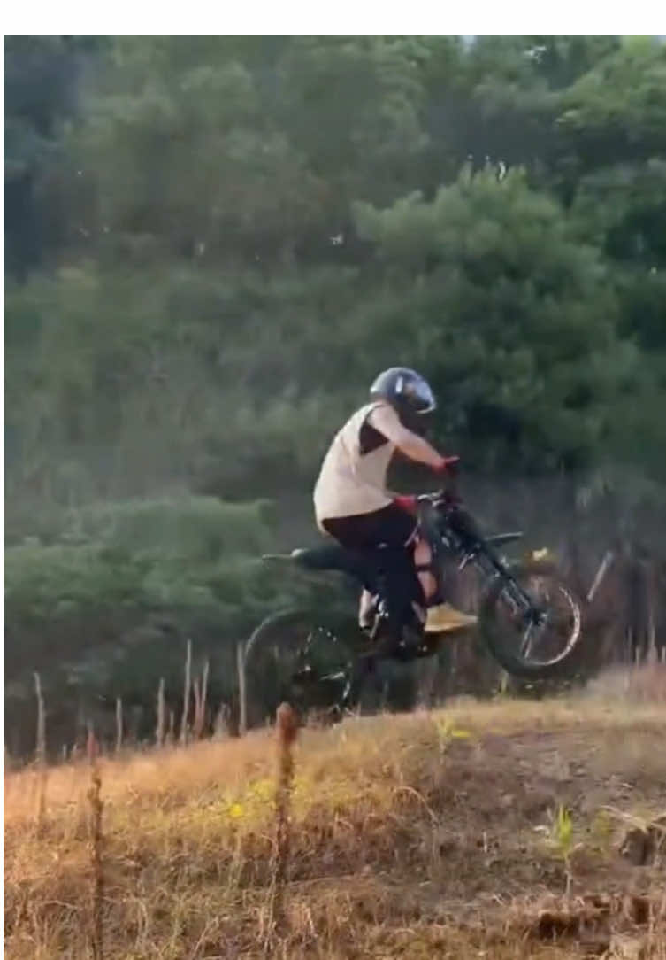 Off the pavement, into the wild — this is where the real fun starts. Riding Times GT73!! #offroad #dirtbike #electricbike #ridingtimesgt73 #ridingtimes 