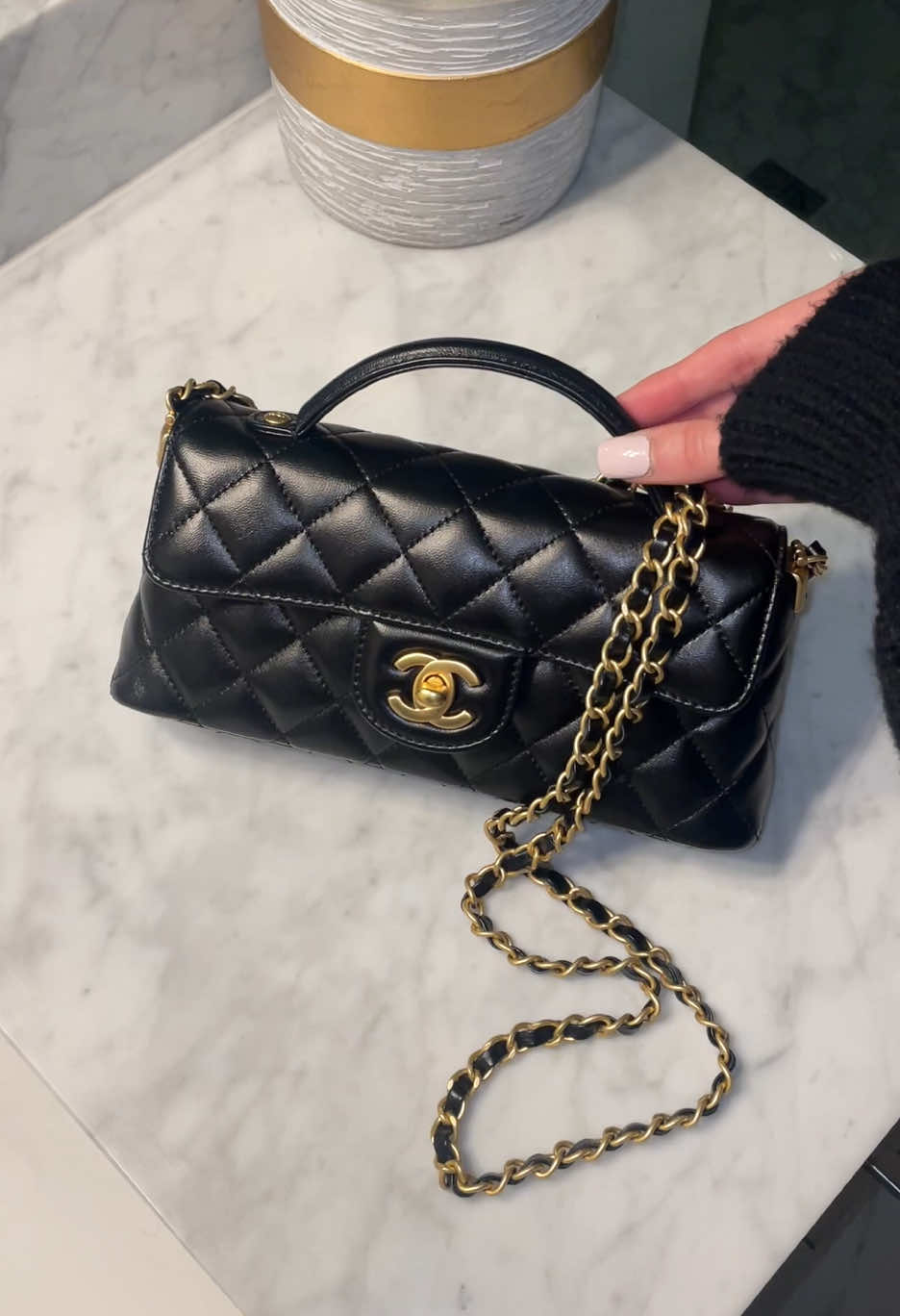 Yes yes I’m so obsessed with this mini flap 🖤 #bagcollection #cc #fyp #bags #purse #itgirl #foryoupage #fashiontiktok #blackbag #finds #shopping #aesthetics #pursetok #pourtoi #flapbag #cruise #kelly #fyp #xybcafyp 