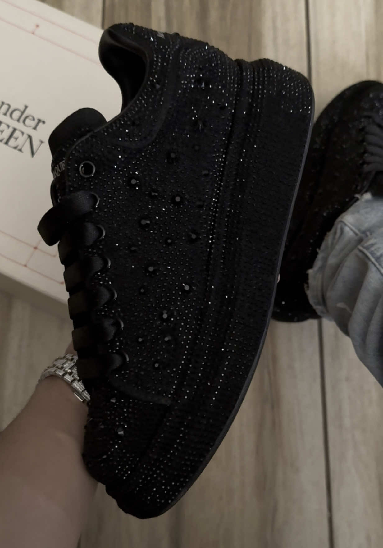 Alexander McQueens 😍 #viral #fyp #luxury #legit #sneakers #designer #explore #blowthisup #trending #explorepage #luxuryshoes #alucines📿🧿🙈 #alexandermcqueen 