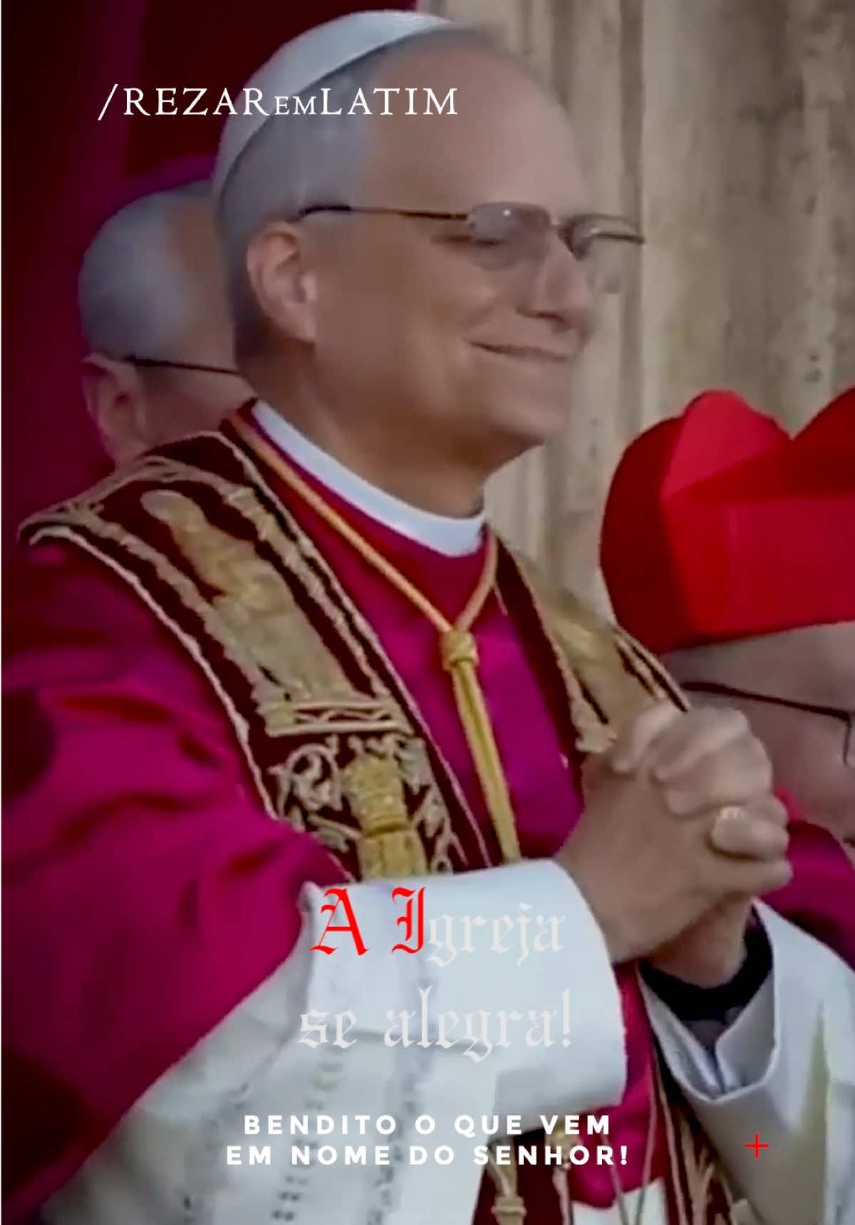 ✨ Um momento histórico e cheio de emoção! A Praça de São Pedro se encheu de fé e esperança com o anúncio do novo Papa, Leão XIV. Rostos comovidos, corações em oração. A Igreja se alegra. Bendito o que vem em nome do Senhor! 🙏🤍 @ #HabemusPapam #PapaLeãoXIV #IgrejaCatólica #SãoPedro #Fé #RezarEmLatim