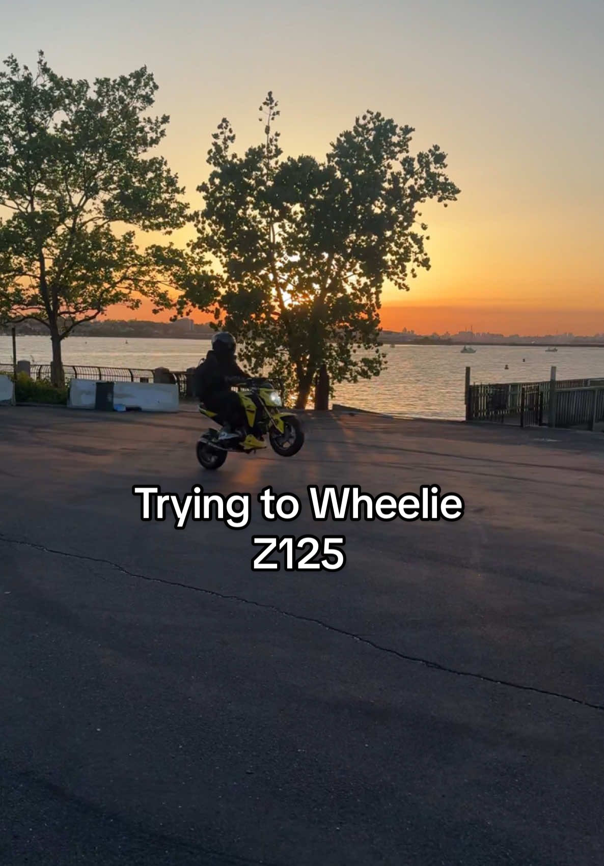 Someone teach me pls😭🙏🏼 #ninja400 #kawasaki #motorcycle #biker #bikergirl #nyc #bikelife #z125 #grom #motorgirl #beginner 