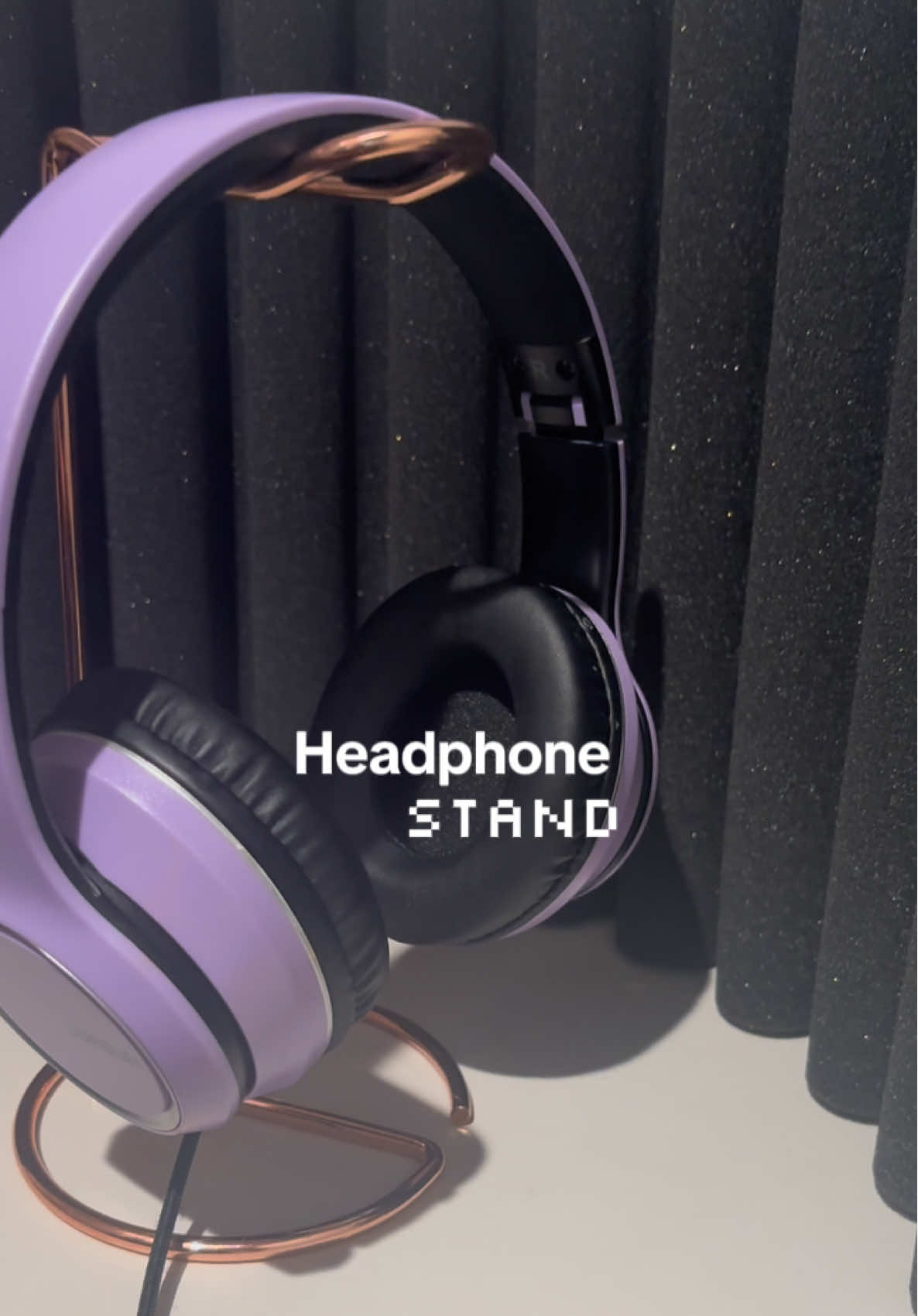 #metalheadphonestand #Headphonestand #Headphoneholder #headphoneholderfordesk #Musicstudio #MusicSession keep your room neat and #organized with this #metalheadphoneholder 