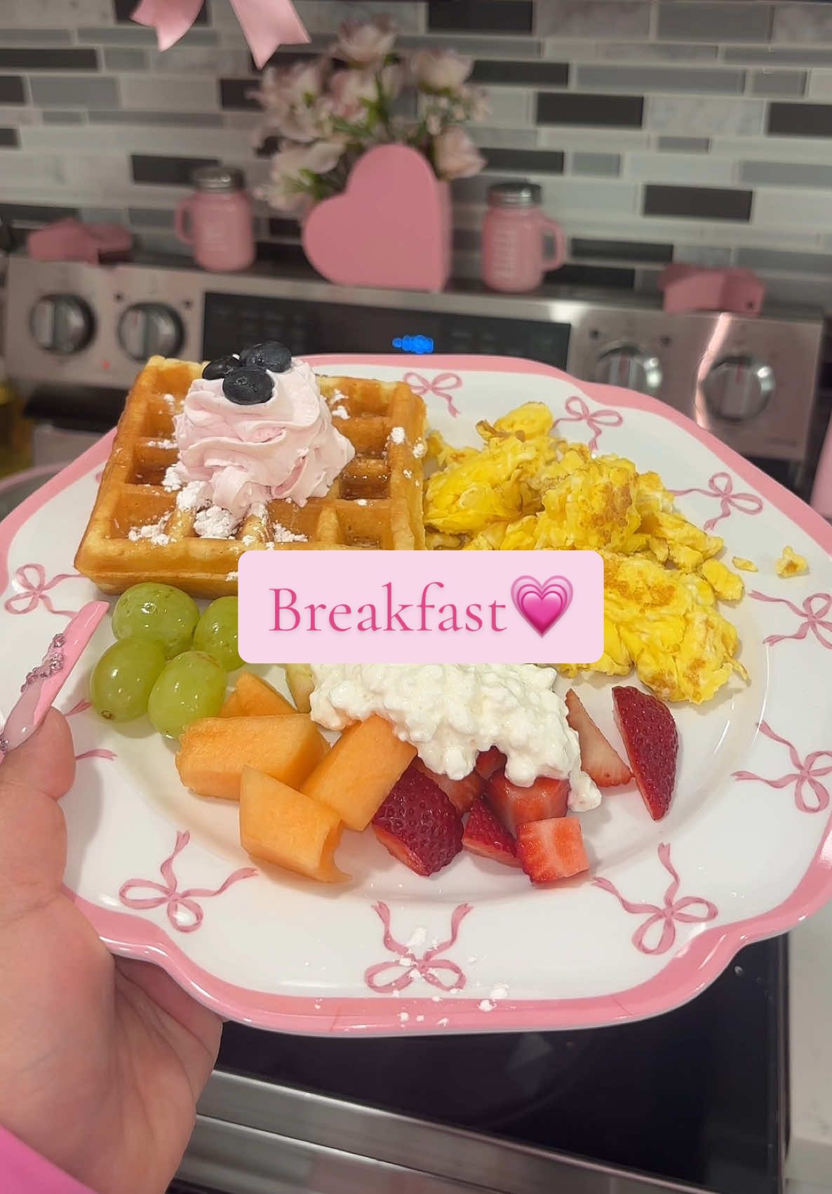 Hope everyone is having a blessed day💗 #fyp #breakfast #breakfastideas #pinkasthethic #asmr #pinkobsessed #asmrtiktok #fruit #parishilton #parishiltoncookware #kitchendecor #trending #kitchen #pinkkitchen #cottagecheese #waffles 