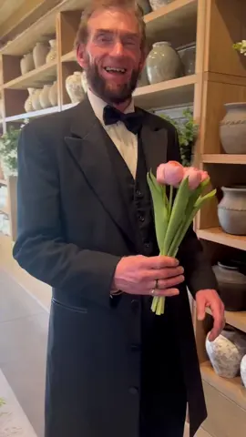 They think I’m all top hats and war speeches, but I’m really just a tulip guy 💐💅 #abrahamlincoln #presidentlincoln #president #tulipseason #historytok  #flowerboy #softboi 