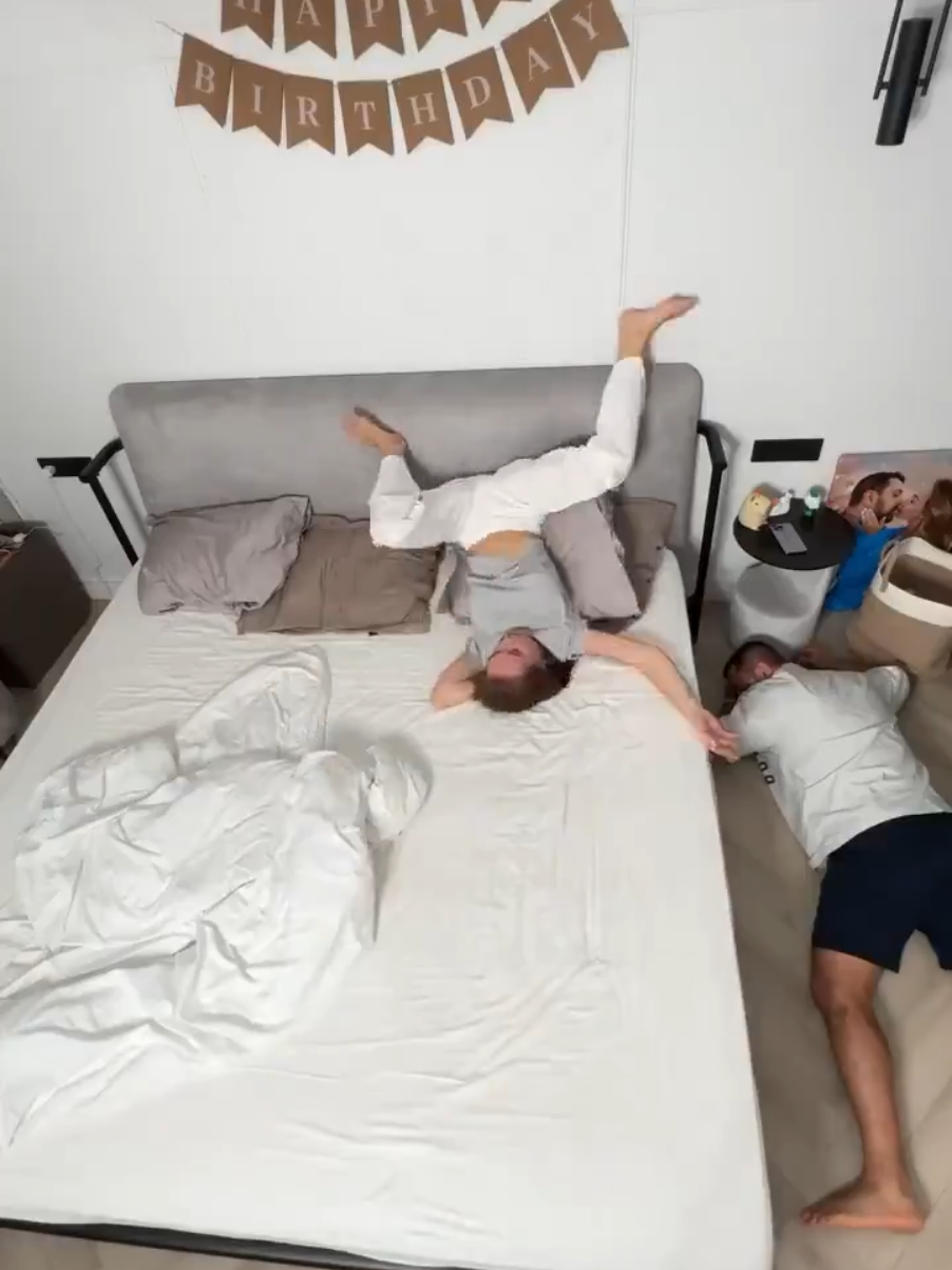 ‏رجل قام بتركيب كاميرا بعد أن لاحظ أنه يسقط كل يوم لكي يرى كيف تنام زوجته فكان هذا مارآه