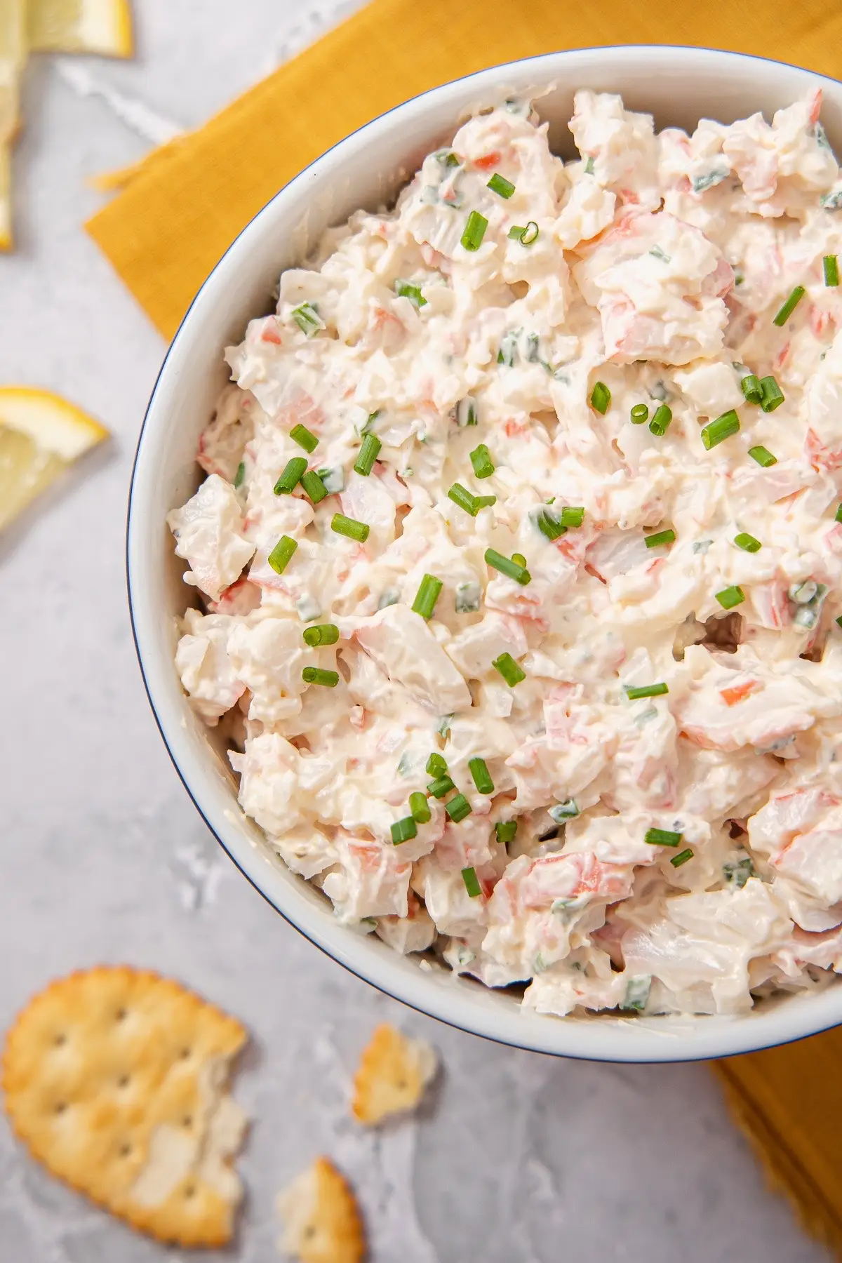 Love crab dip, but not the price and work of using fresh crabs? 🦀 This cold imitation crab dip is for you! This creamy and tangy dip takes less than 20 minutes to make, no cooking required, and there definitely won’t be leftovers! 😋 Recipe on my site! #diprecipe #crabdip #partyfoodideas #colddip
