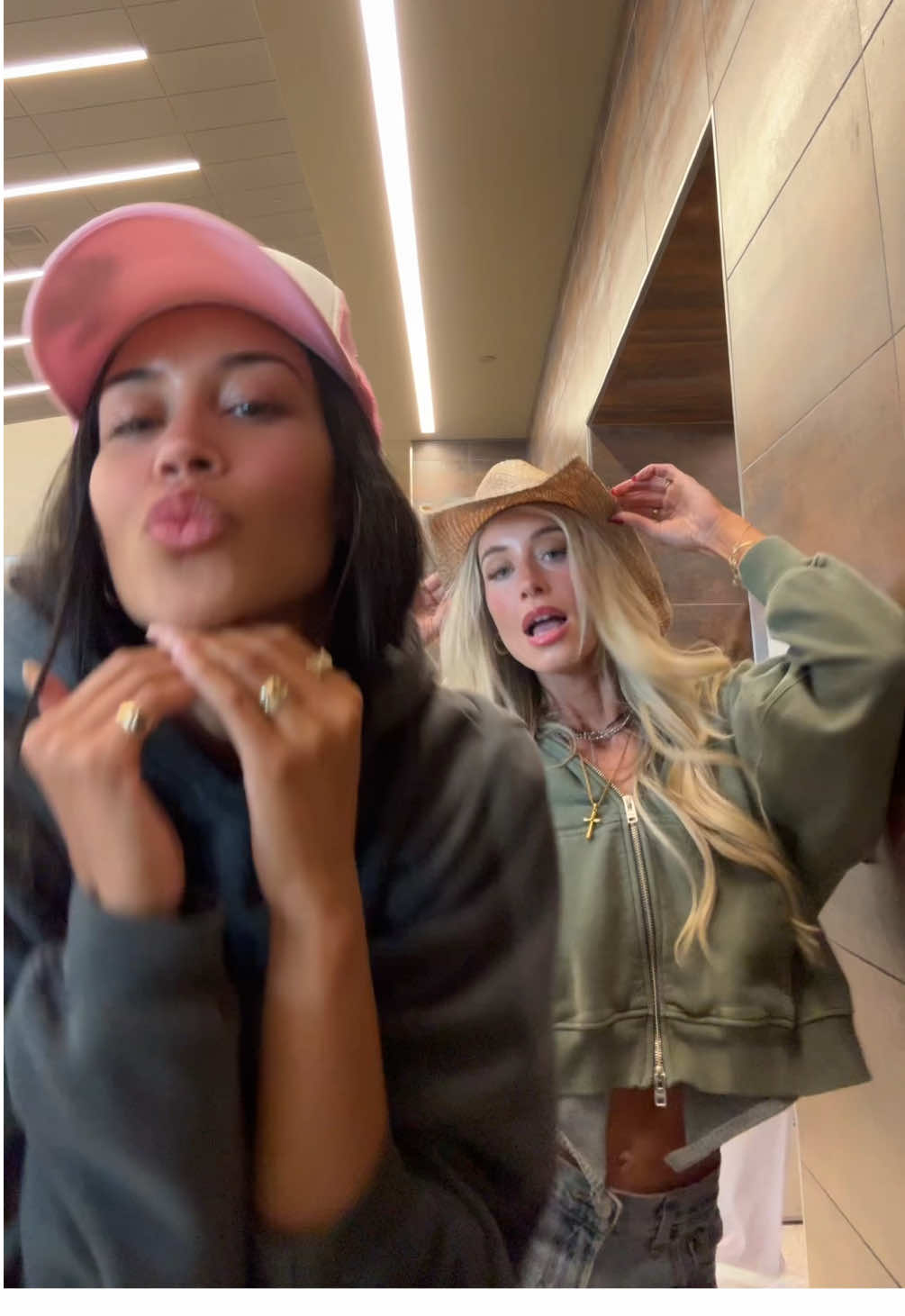 crazy that both my besties r famous ppl @Litia Garr @justjessi 🤠🫶🏻🫡🎀