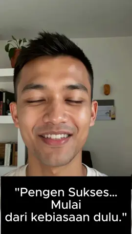 Ingin sukses lakukan hal ini, Banyak orang pengen sukses, tapi kejebak di titik ini: ➡️ Banyak mikir, minim gerak. ➡️ Hafal teori, nol praktek. ➡️ Sibuk terlihat sibuk, tapi nggak kemana-mana. Masalahnya bukan kurang ilmu. Masalahnya:  belum mulai dari hal paling dasar. Tonton video ini sampe habis. Bisa jadi ini yang selama ini ldicari.”#katabijak #pilihanhidup #tiktokindonesia #kenyataanhidup #shorts #caracepatkaya #trending #selfreminder #motivasisukses
