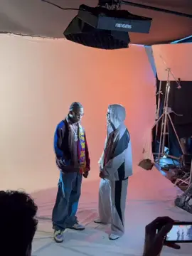 TRAVIS SCOTT Y RONALDINHO EN EL ESTUDIO DEL #BARCA#travisscott#travisscottbarcelona#fcbarcelona#ronaldinho#nikefootball#fypp