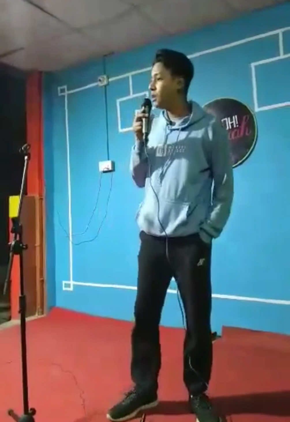 Me before vs now🙂 Time change people change😂 #fyp #reels #trending #explore #explorepage #standupcomedian #firststandup #memes 