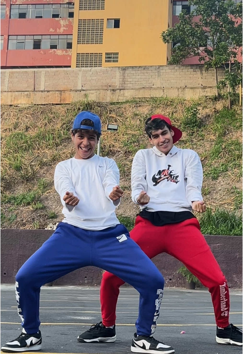 Mira como mueve los hombritos 👀😂🔥 Que tal nos quedó este trend con muy buena vibra?🤩 #baile #trend #dancer #fyp #paratiiiiiiiiiiiiiiiiiiiiiiiiiiiiiii 