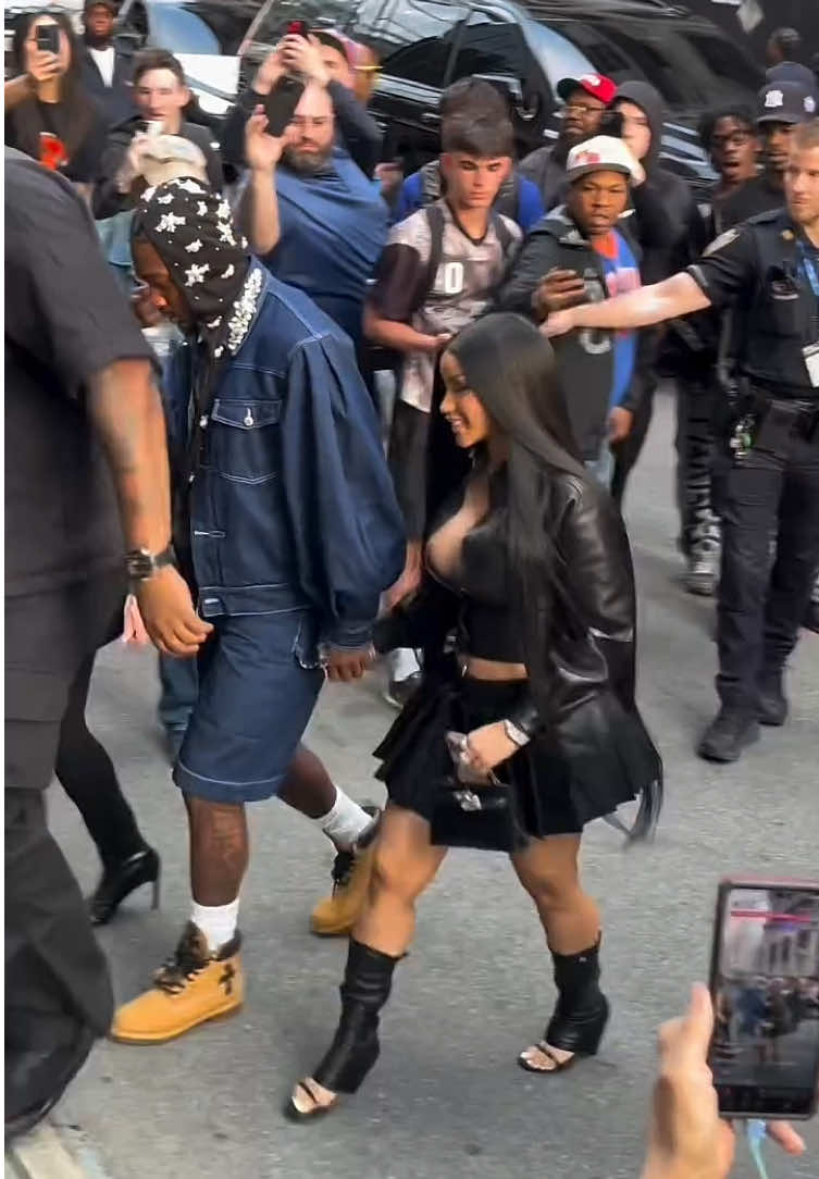 Cardi B arriving to the New York Knicks game with Stefon Diggs today. 😍 #cardib#fyp#foryou#viral#explore 