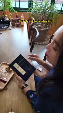 Trải qua bao nhiêu biến cố , thử thách vẫn cố gắng giữ vững Thiện niệm trong tâm. Từ 1 đứa nóng tính, không kiềm chế nổi cảm xúc giờ có thể nhẹ nhàng hơn. Luôn cảm ân Đại Pháp , cảm ân sự từ bi của Ngài. Mừng kỉ niệm 33 năm ngày Pháp Luân Đại Pháp hồng truyền. Đã cứu được 100 triệu người trên Thế Giới khoẻ mạnh và thân tâm nhẹ nhàng. Mọi khổ não dường như không còn từ khi biết đến Quyển Chuyển Pháp Luân này đến nay!!! #phapluancong 