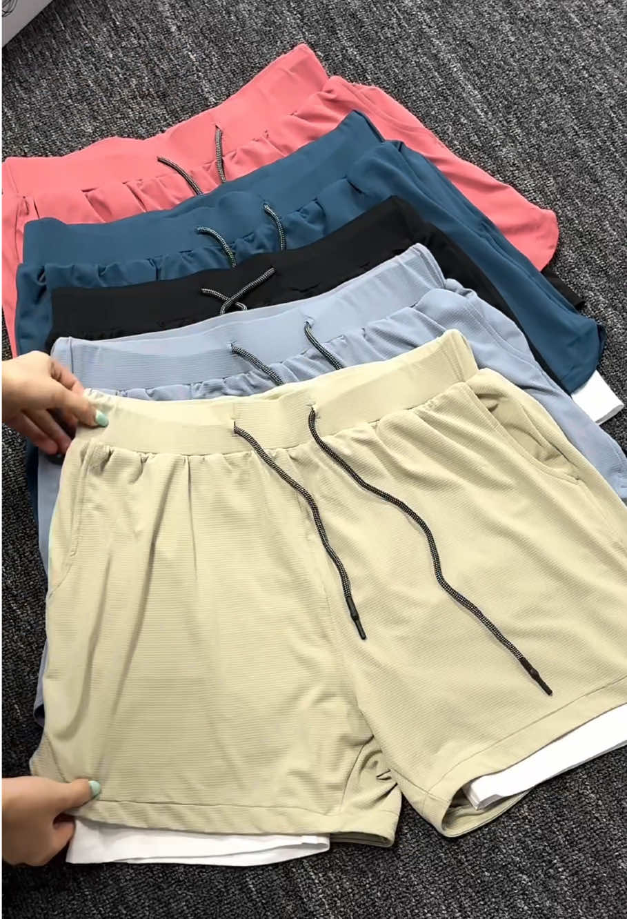 Stylish men's breathable and comfortable 2IN1 shorts, a must for summer.#Buruite #Buruitesport #mensshorts #fitnesshorts #gym #workoutshorts #gymshorts #shorts 