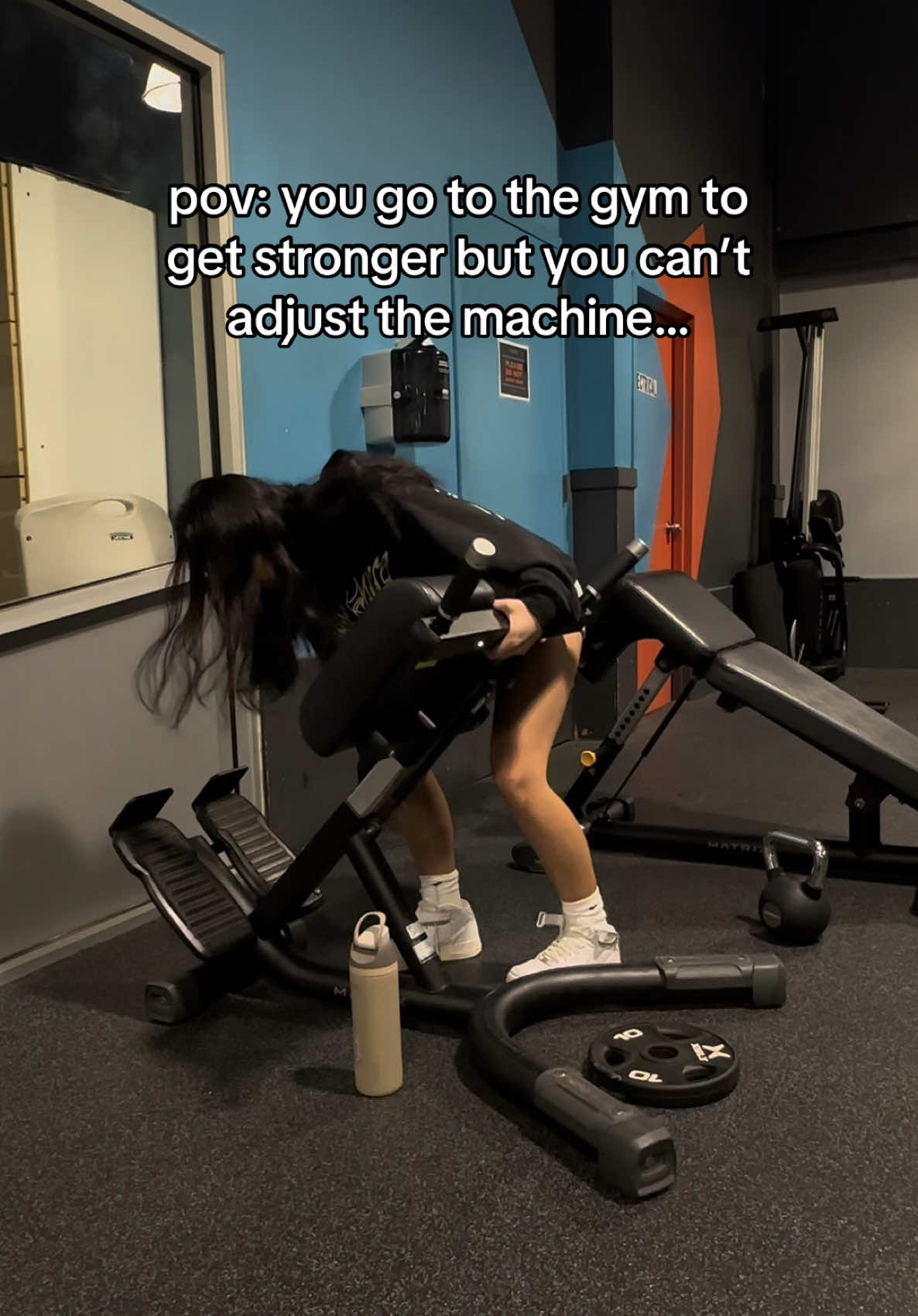 this back extension machine is actually the death of me #GymTok #gymhumor #fyp #workout #fypシ 