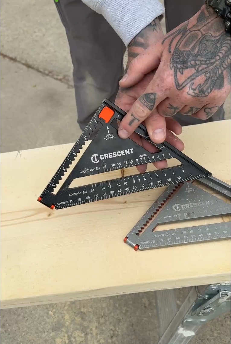 Nice upgrade on the @Crescent Tools EX6 • The grey one we’ve had now for a couple years now and it’s still square, the markings are starting to wear and it’s harder to see • This new black on has much more contrast and is way easier to see. The extending feature is what’s really cool about this thing, it’s 6” and 12” all in one. . . . #tools #construction #crescent #crescenttools #framing #makita #makitatools @Makita Tools USA 