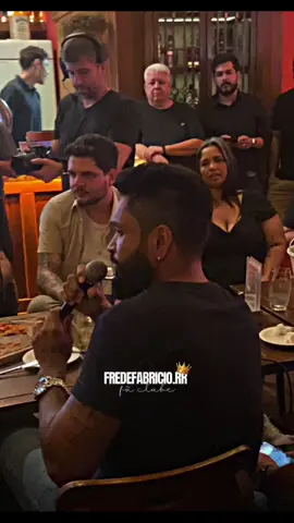 É lindo ver eles cantado ao vivo 😍