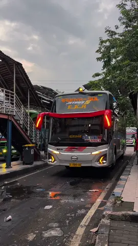 Eka Prime Class Surabaya-Solo-Yogya pp 150K non service makan Tol Direct Start Bungur : 18:00 wib Start Yogya : 05:30 wib #ekapatas #ekacepat #surabaya #jogja #hino #jetbus5 #videobus #videobusindonesia #fyppppppppppppppppppppppp 