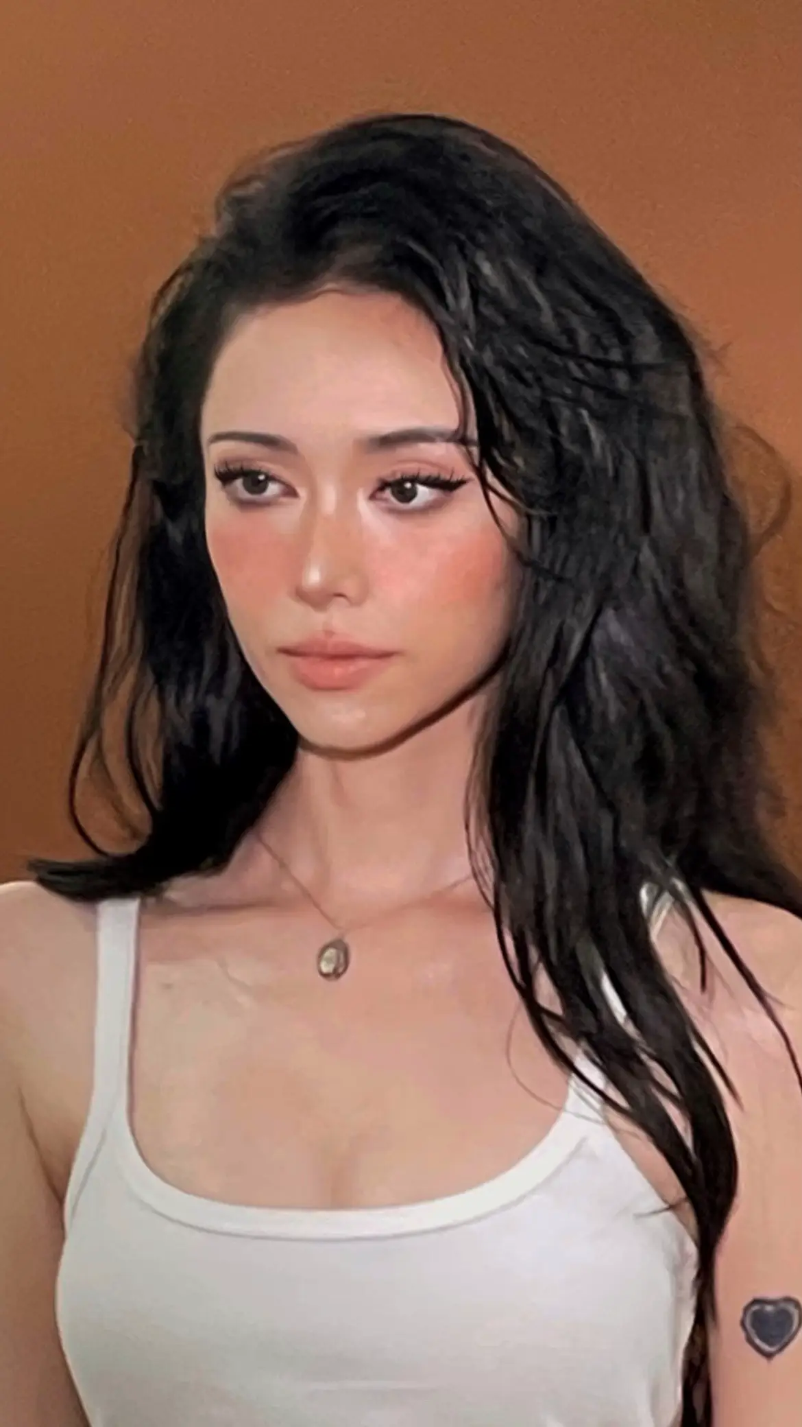 em cần một bạn makeup artist vào sáng t6 tại sg ạ 🫠