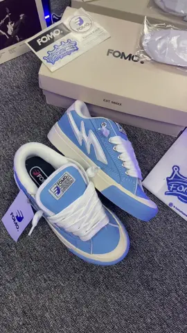 Cakep amat nih sepatu gemuk nya  Gercepin cuy,keburu habis #sepatu #sepatugemuk #sneakers 
