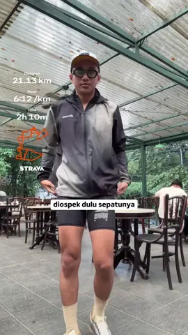 hari trakhir longweekend dipakai untuk ez run half maratho skaligus nyoba sepatu baruu 😎😎😎 #zoomfly6 #halfmarathon #Running 