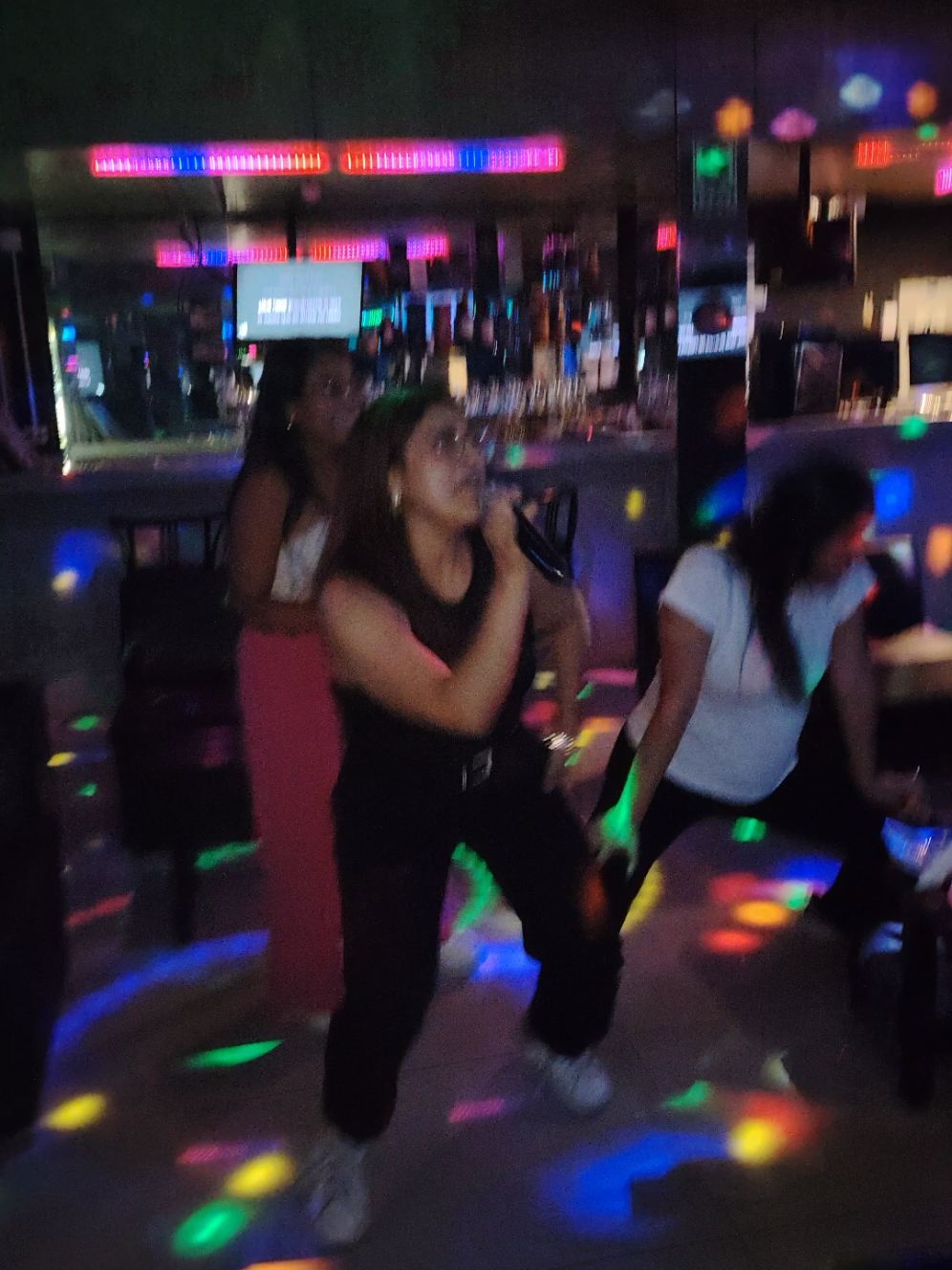 Advierto que son imágenes fuertes 🤣no nos juzguen #videosgraciosos #karaoke #karaoketiktok #amigas 