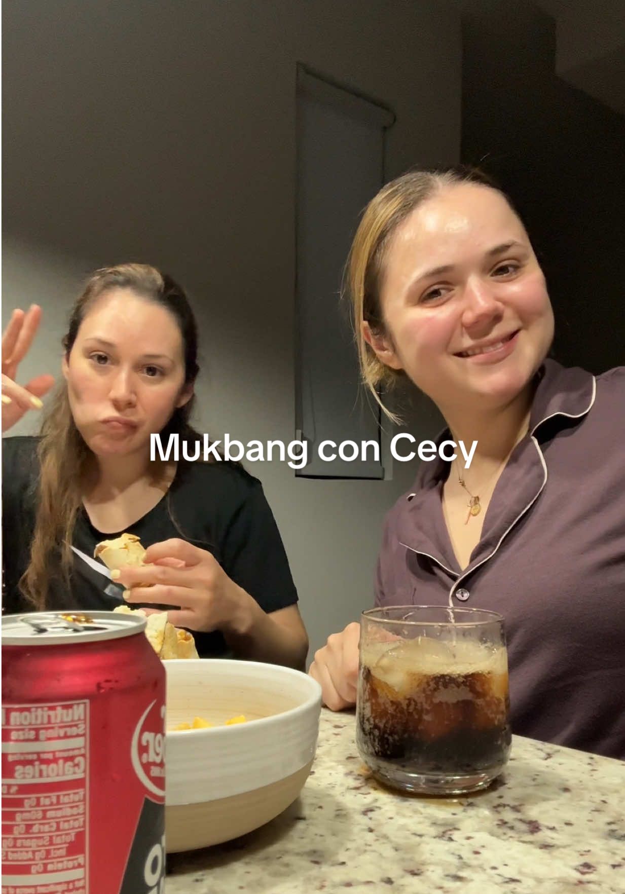 Late night eating with @cecy_1490 😂 Join us eating burritos 🌯 Cenando bien tarde con la Cecy 😂 Acompañanos a comer 🌯  @Walmart sponsor me pls 🤣 #mukbang #mukbangvideo #burritos #sister #latenightsnack #parati #paratiiiiiiiiiiiiiiiiiiiiiiiiiiiiiii 
