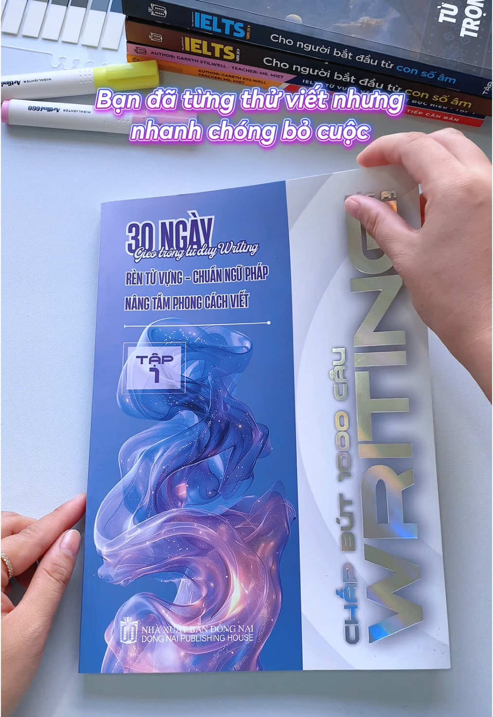 Cải thiện ngữ pháp bà từ vựng qua sách Chấp Bút 1000 câu writing #smartenglish #chapbut1000cauwriting #tienganh #BookTok 