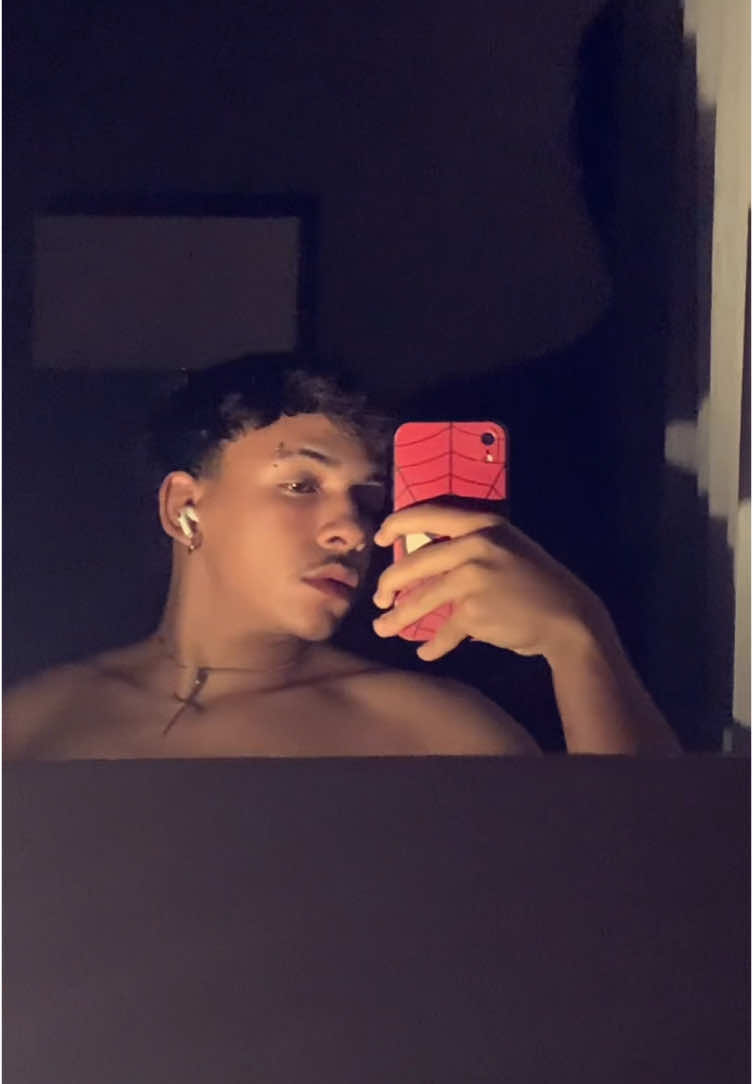 brisei nesse espelho do hotel, por mim eu ficaria o dia todo aquiKKKKKKKK (qualidade pessima do video, provavelmente qnd eu acordar eu me arrependo e apago rs