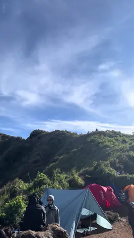 mei semua gunung full , pasar pindahan 🤙😂🤣 #ungaran #gunungungaran #perantunan #pendakigunung #pendaki #pendakiindonesia #semarang #semarang24jam #pecintaalamindonesia #ungaranviaperantunan #bahanswmu #xyzbca #xybca #4u #fyppppppppppppppppppppppp #