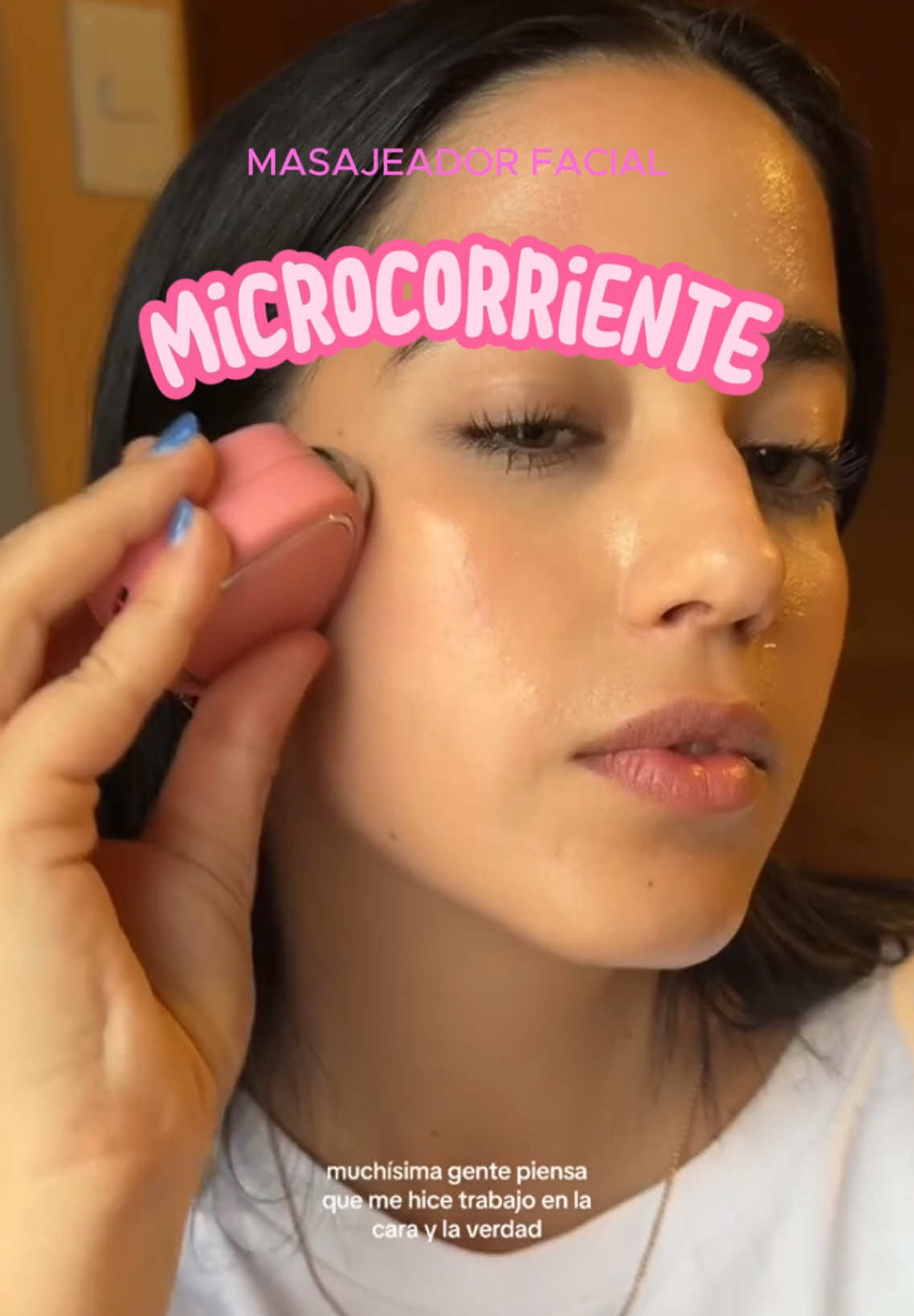 ¿Sueñas con una piel más firme, tonificada y radiante? ¡Hoy es tu día de suerte, obtén un increíble 37% de descuento! ✨ Presentamos el masajeador facial LuxeSkin®, la revolución que tu rostro estaba esperando.  Con tecnología de microcorriente, tensa tu piel como un lifting profesional, dejándola rejuvenecida y llena de vitalidad. Para más información o para realizar tu pedido, contáctanos al +506 8347-7312. 📲 ¡Haz clic en el enlace y comienza tu transformación hoy mismo! 🌟